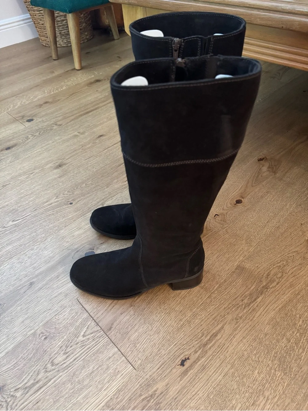 La CANADIENNE Black Suede Boots